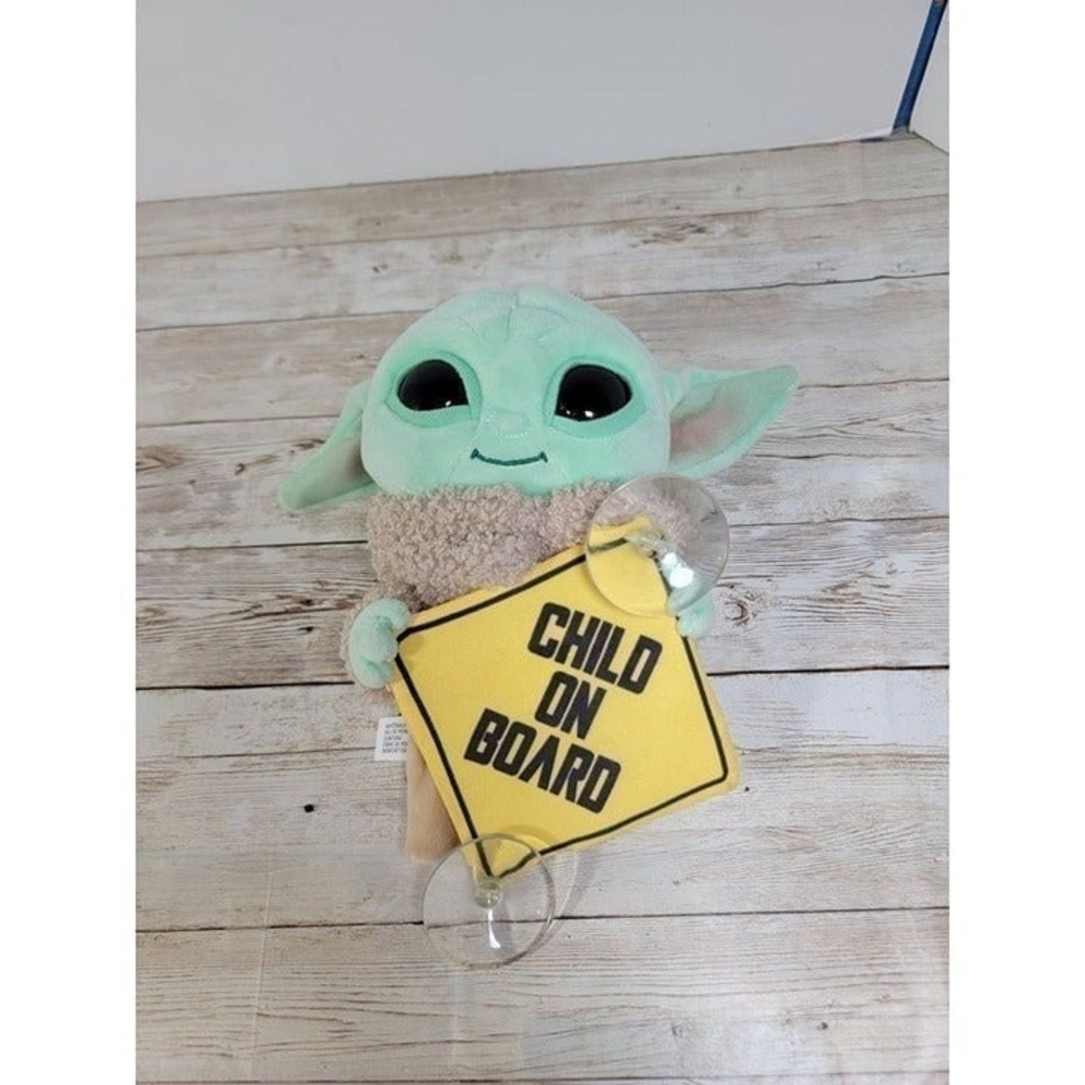 Star Wars Mandalorian Child-Child on Board Suction Cup Window Cling 10"